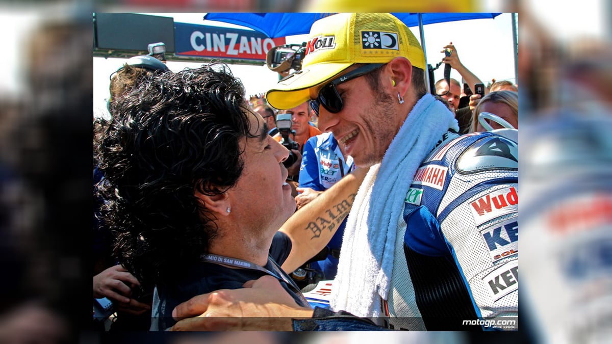 Maradona kust Valentino Rossi's gashand